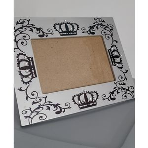 Crown picture frame